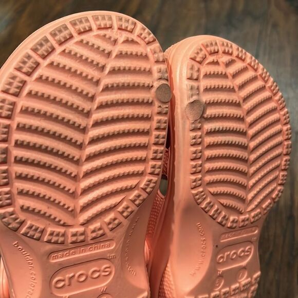 CROCS // Classic Clog NEON WATERMELON EUC women’s size 7 - Picture 6 of 6